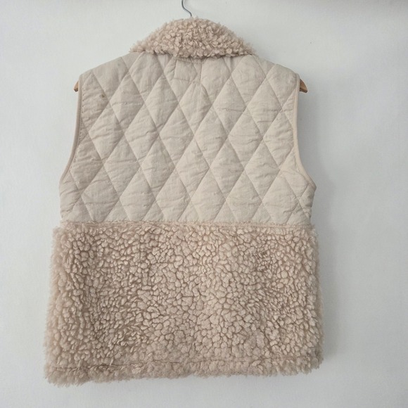 Abercrombie &‎ Fitch Soft Sherpa Quilted Vest Beige Cozy Fleece Lined size XS - Picture 2 of 7